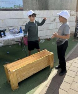 סדנת נגרות לבני נוער וילדים